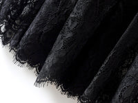 Noir Élégance – Echter Satin mit französischer Spitze