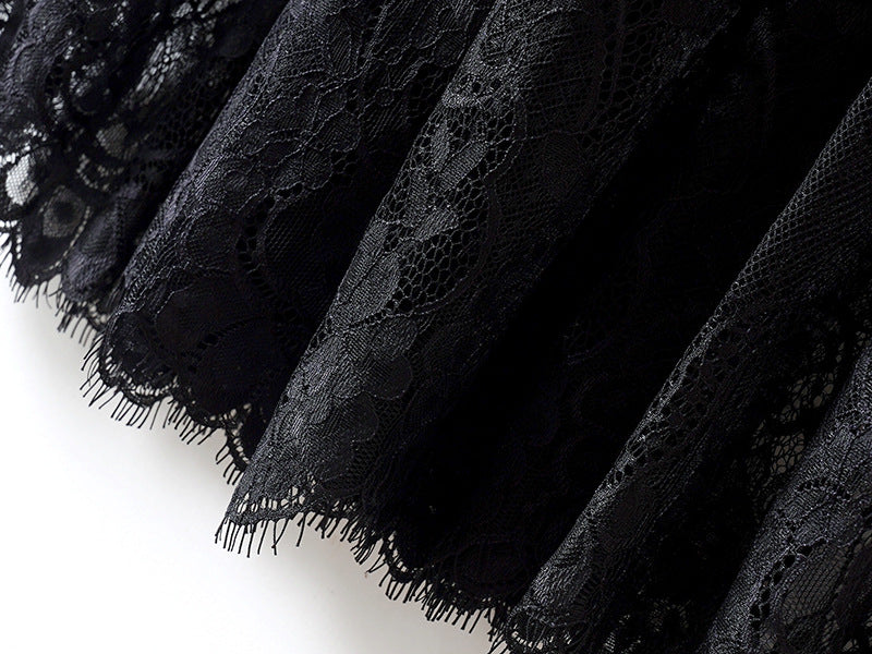 Noir Élégance – Echter Satin mit französischer Spitze