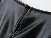 Noir Élégance – Echter Satin mit französischer Spitze