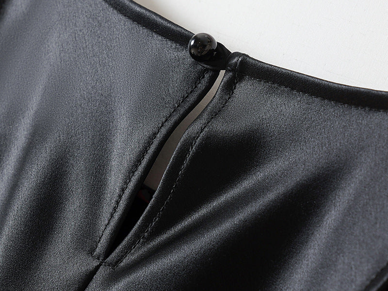 Noir Élégance – Echter Satin mit französischer Spitze
