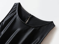 Noir Élégance – Echter Satin mit französischer Spitze