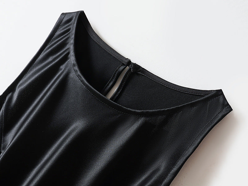 Noir Élégance – Echter Satin mit französischer Spitze