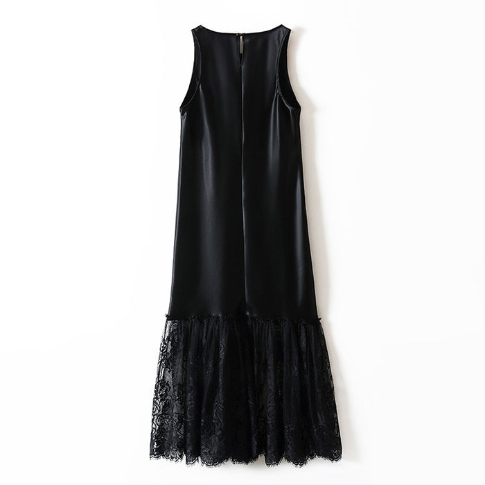 Noir Élégance – Echter Satin mit französischer Spitze