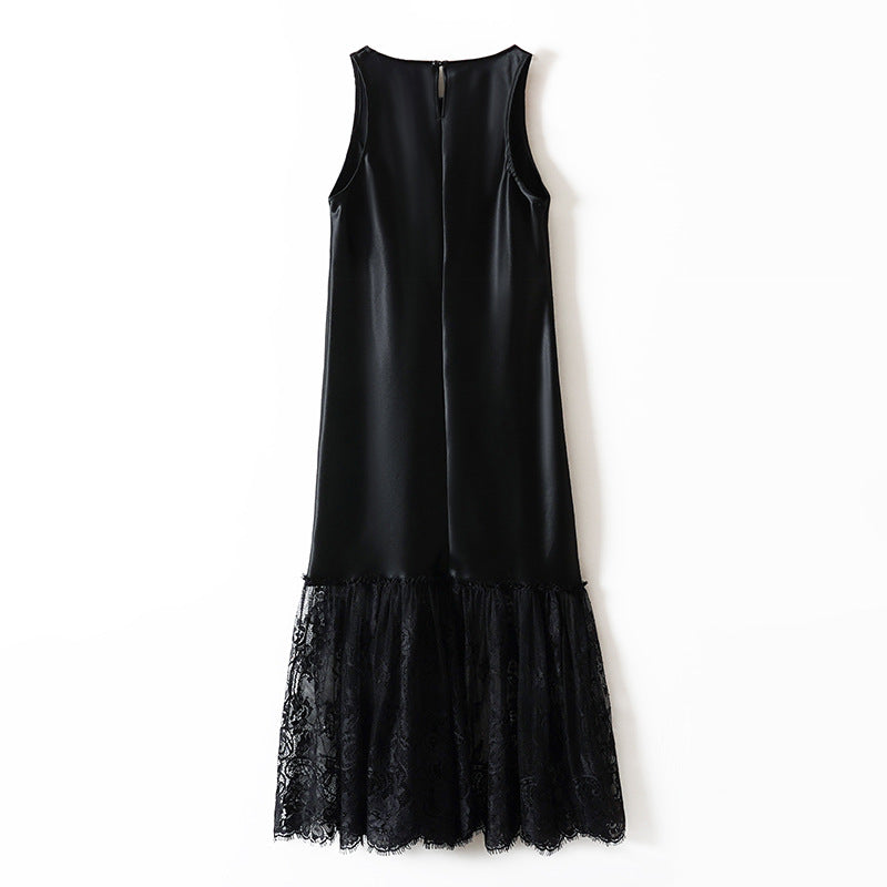 Noir Élégance – Echter Satin mit französischer Spitze