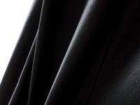 Noir Élégance – Echter Satin mit französischer Spitze