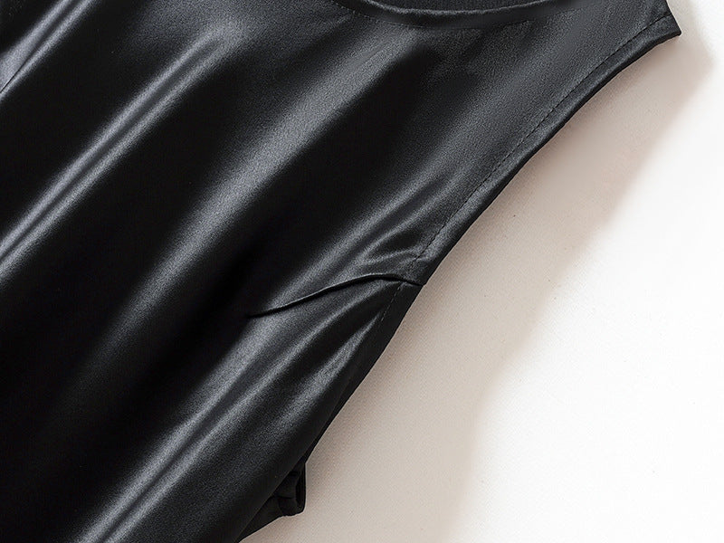 Noir Élégance – Echter Satin mit französischer Spitze
