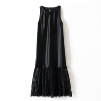 Noir Élégance – Echter Satin mit französischer Spitze