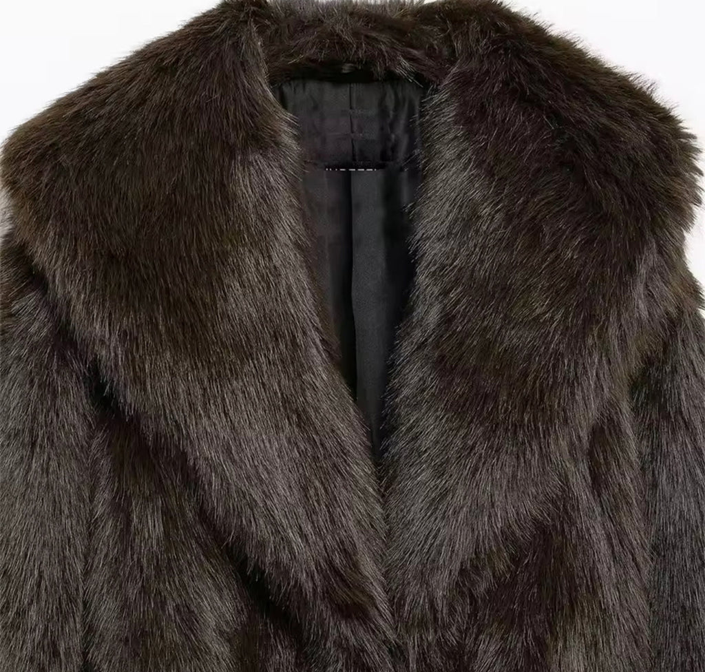 Ava -Faux Fur Coat mit Taillengürtel