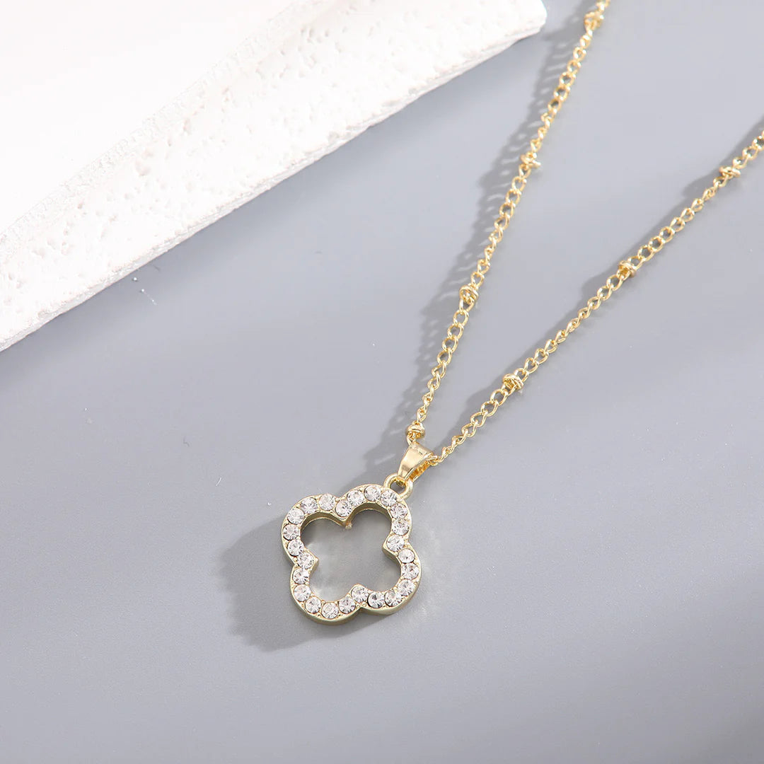 Klee - Halskette mit Moissanit