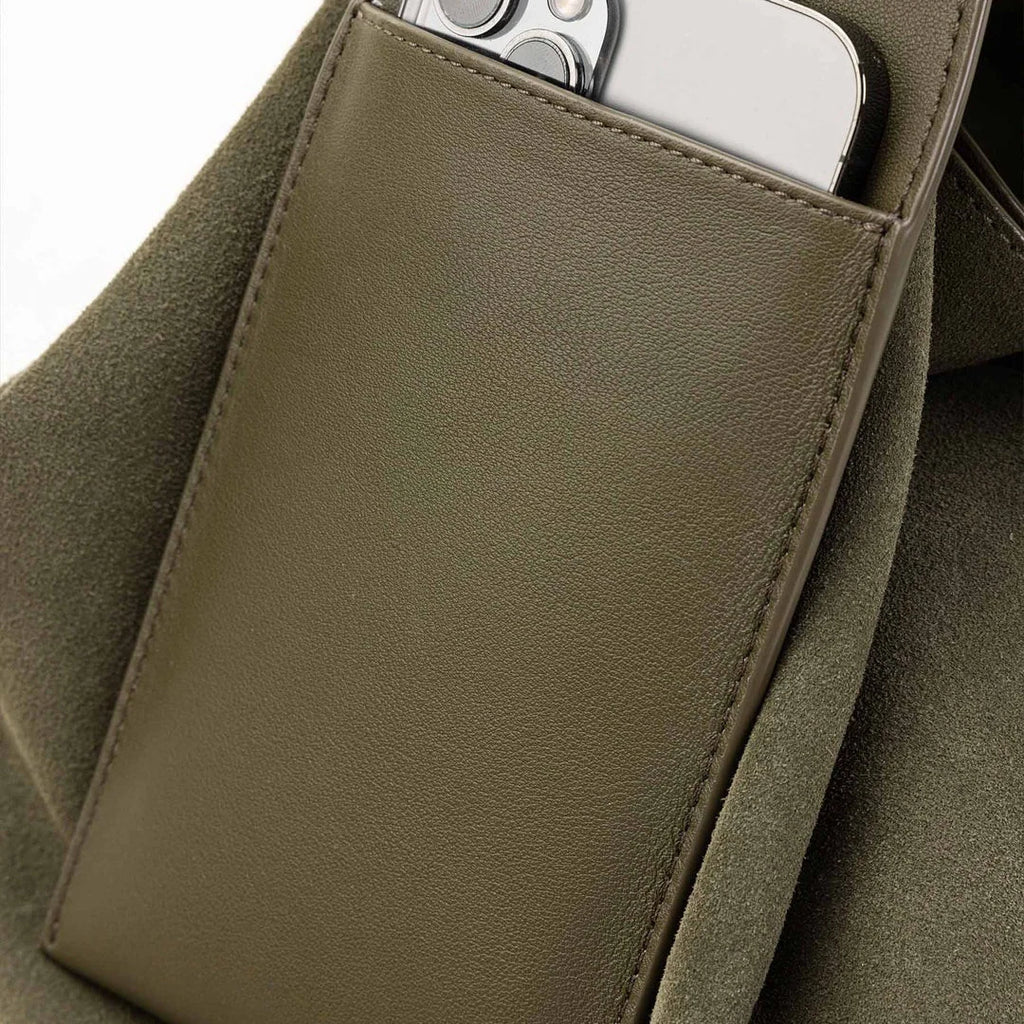 Maison Wildleder-Umhängetasche